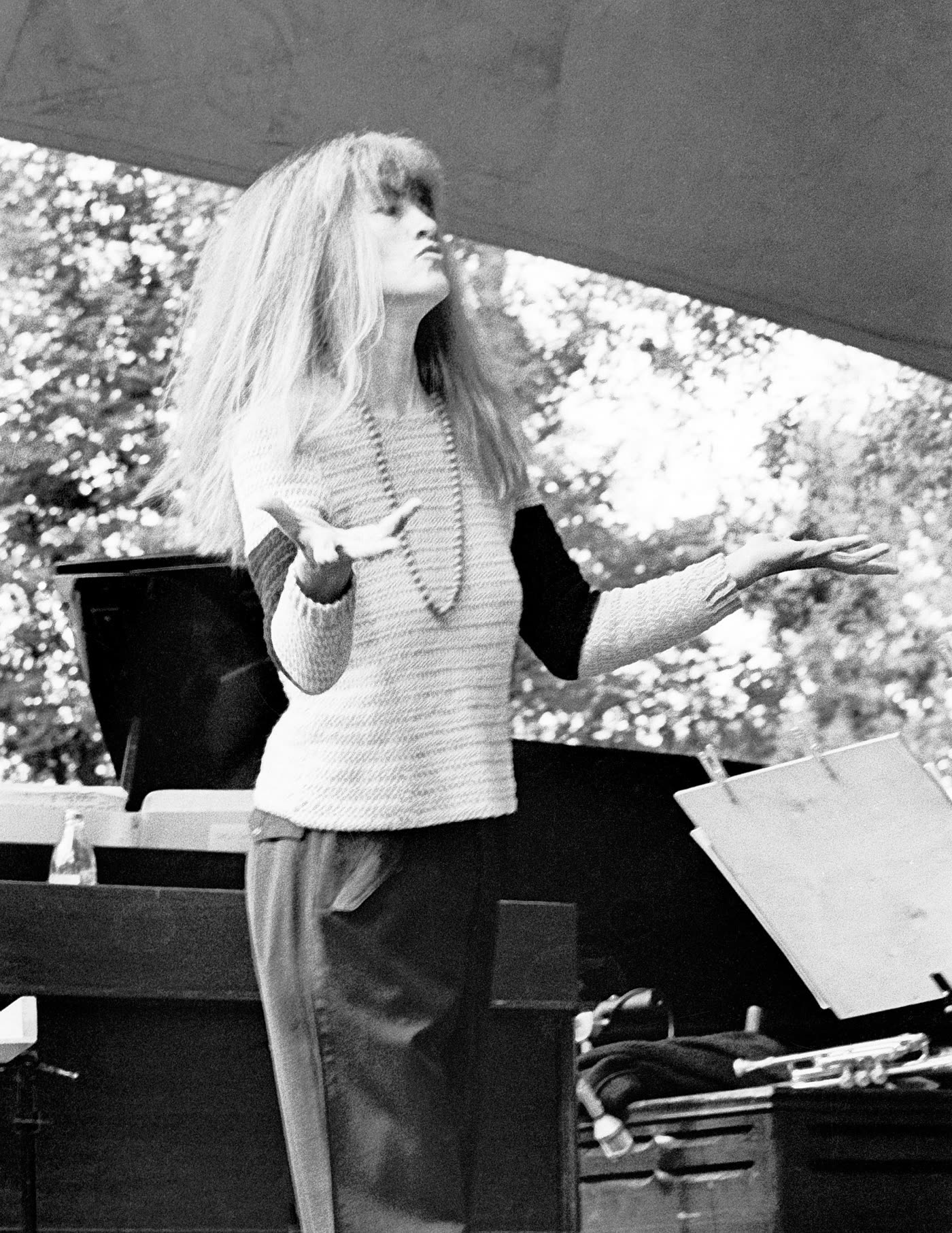 Carla Bley dirigeert haar band