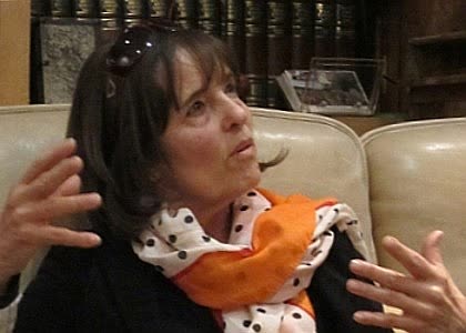 Jann Haworth in Parijs, 2012. Zij maakte de hoes van Sgt. Pepper samen met Peter Blake. Foto: Wikimedia Commons, CC BY-SA 3.0.