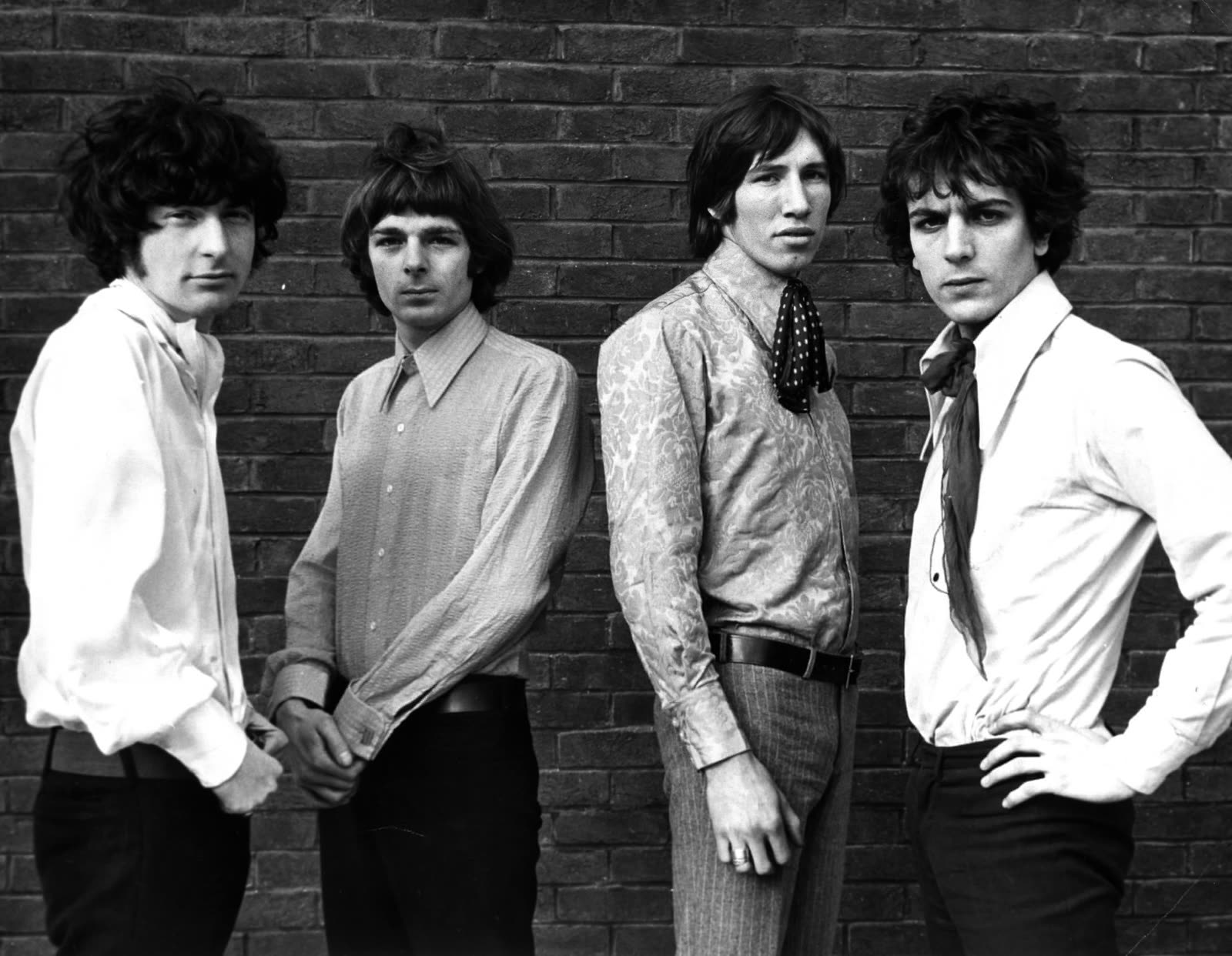 Pink Floyd in 1967, met Syd Barrett rechts. Acht jaar later stond hij zomaar in de studio.